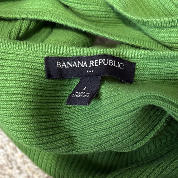 Banana Republic Vibrant Green Pullover - Picture 3 of 6